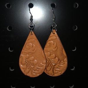 Leather dangle earrings